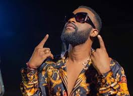 Album &laquo;&nbsp;Tokoos&nbsp;&raquo; : Fally Ipupa décroche un disque d&rsquo;or pour son premier album urbain en&nbsp;France